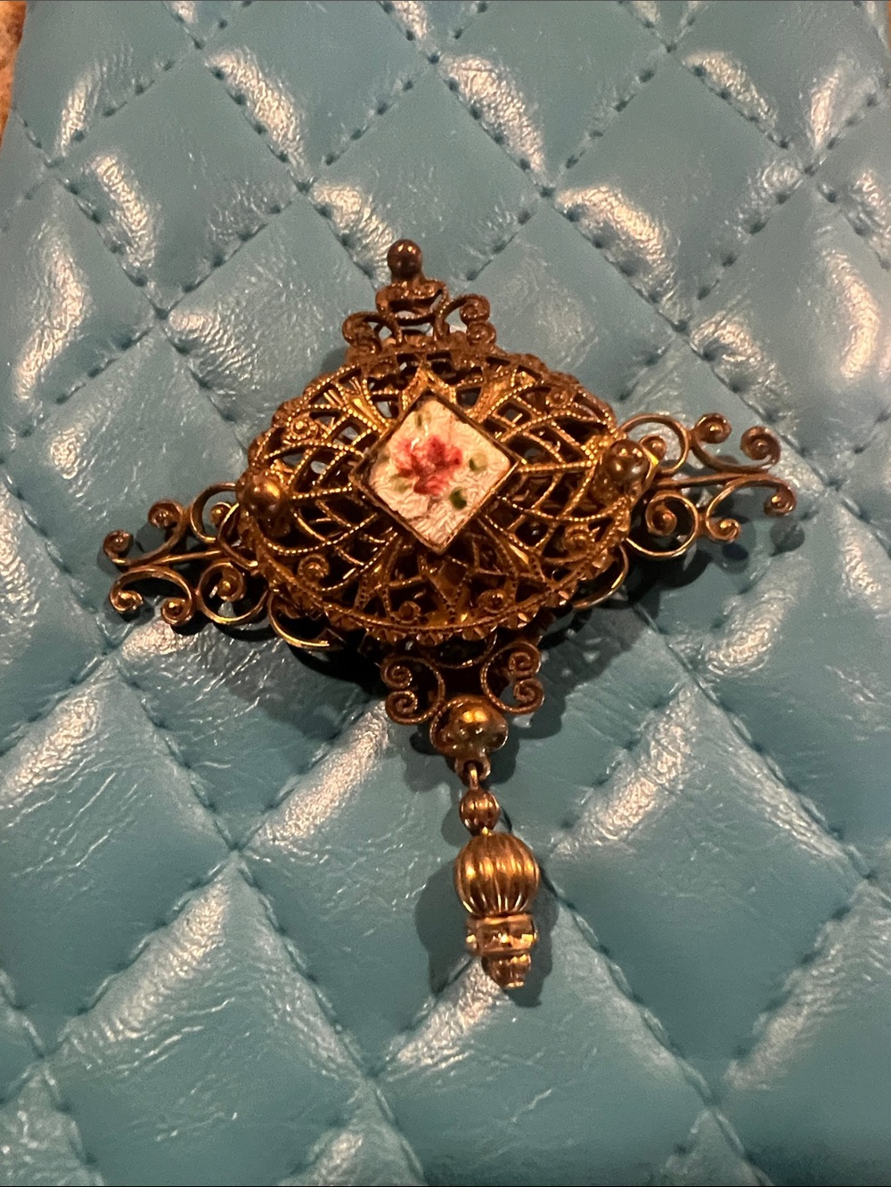 Antique-Style Filigree Floral Porcelain Center Brooch - Gold